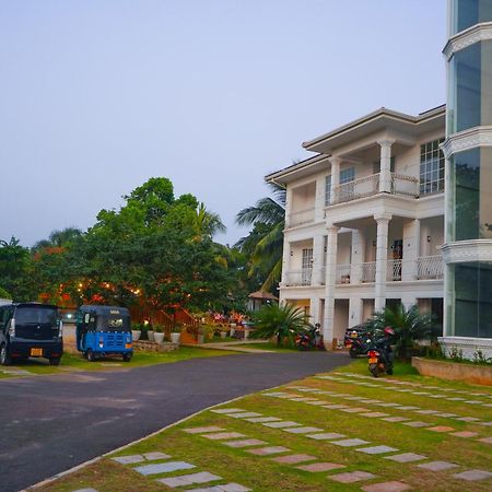 White Land City Hotel Dambulla Dış mekan fotoğraf